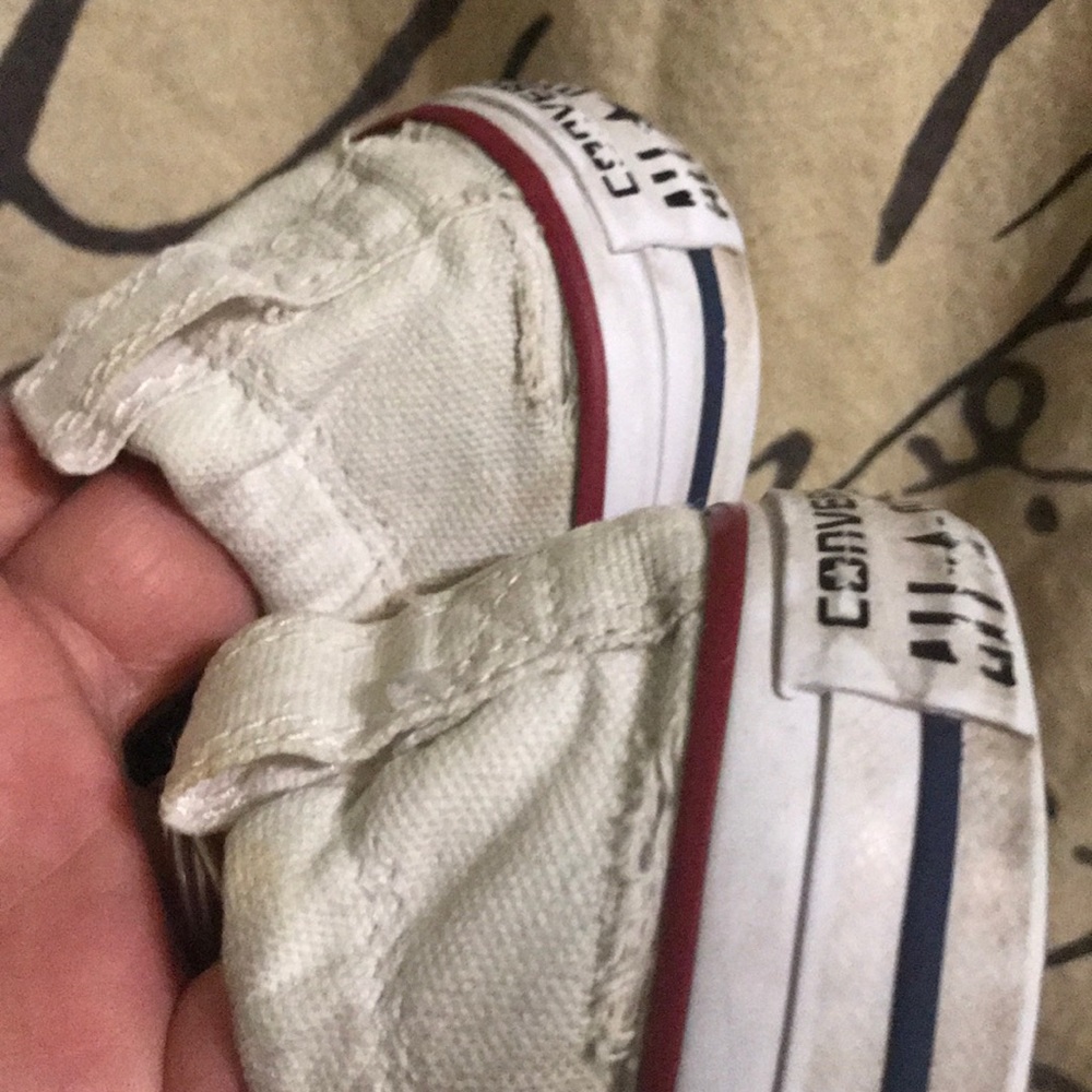 White Converse - Picture 4 of 4
